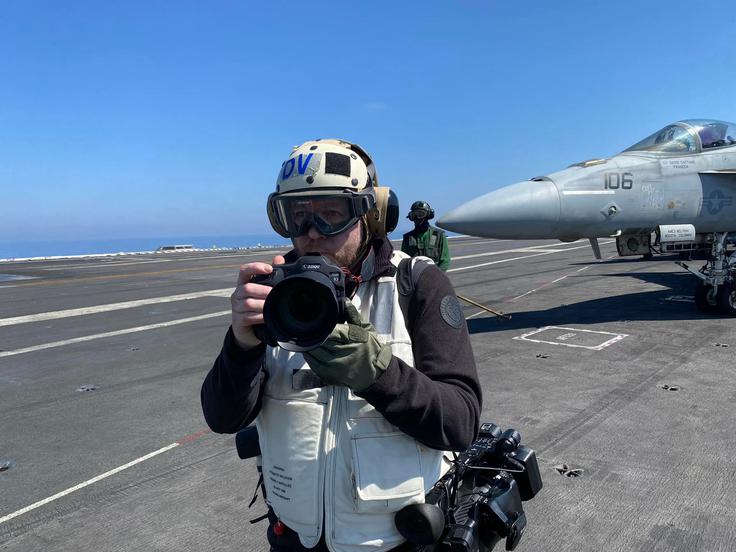 Reportaža z letalonosilke CVN 78, USS Gerald R, Ford, leta 2023. "To je bila že moja četrta letalonosilka, a takrat je bilo zaradi omejitev res naporno. Veliko je stopnic, ozko, jaz pa sem bil takrat še dosti bolj fizično šibek. Ampak je šlo." | Foto: Jure Tepina