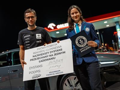 Lani dizelski superb, zdaj električni audi: Poljak je postavil nov rekord pri dosegu