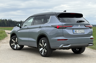 Mitsubishi outlander - je prevečkrat spregledan? Glede na prvi vtis neupravičeno.
