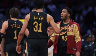 Cleveland nadigral Miami in napredoval "z metlo", Butler junak Bojevnikov