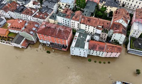 Poplave prizadele jug Poljske, na Bavarskem vodostaji rek ostajajo visoki