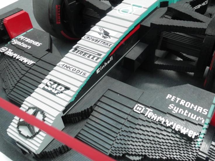 Lego replika dirkalnika Mercedes-AMG F1 W15 | Foto: STA