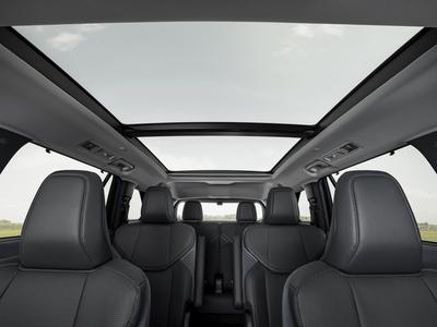 Šestsedežni luksuzni SUV iz Japonske bo električni - dolg je več kot pet metrov