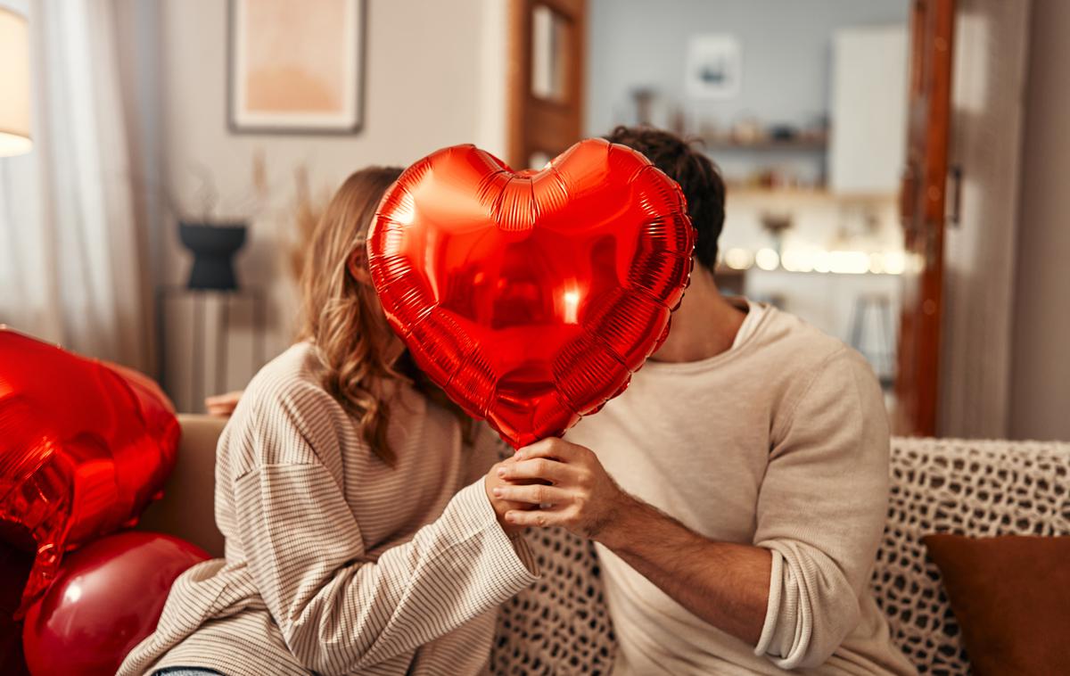 Valentinovo | Anketa, v kateri je sodelovalo 2054 anketirancev, je pokazala, da valentinovo ostaja priljubljen praznik, ki ga Slovenci praznujejo različno. | Foto Shutterstock