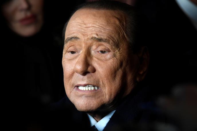 Silvio Berlusconi | Nekdanji italijanski premier Silvio Berlusconi po okužbi z novim koronavirusom še ni zapustil bolnišnice. | Foto Reuters