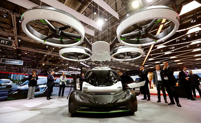 Airbus in Italdesign sta na avtomobilskem salonu v Ženevi predstavila avtomobil s "helikopterskim delom". | Foto: Reuters