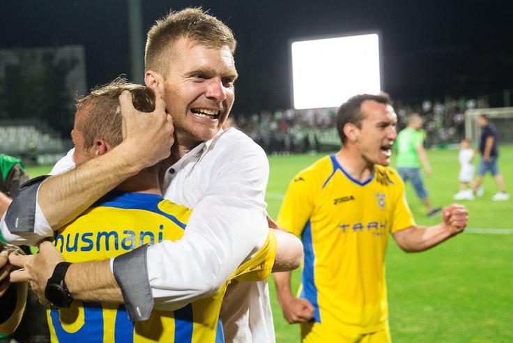 Simon Rožman je ostal brez kapetana. Kapetanski trak bo po njegovem odhodu nosil Senijad Ibričić. | Foto: Vid Ponikvar