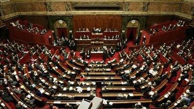 V Franciji potrdili ustavne spremembe