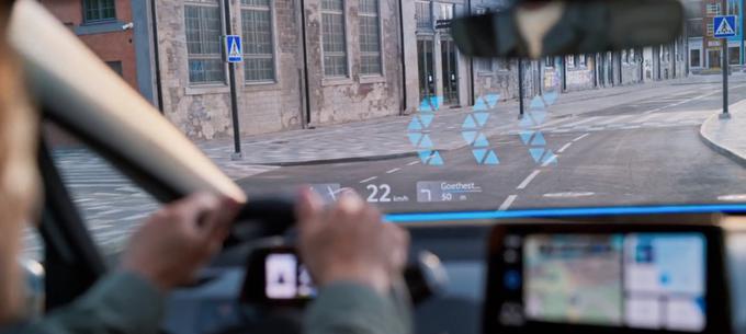 Velik virtualni projicirni zaslon bo na voljo šele ob koncu leta, Volkswagen pa ga bo kupcem omogočil na daljavo. | Foto: Volkswagen