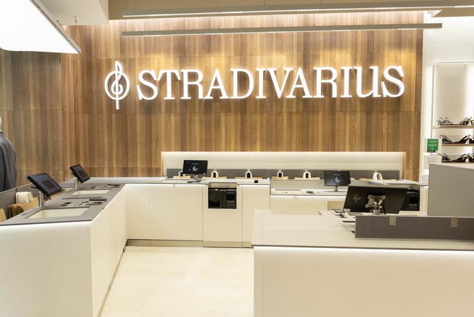 Največji Stradivarius v Sloveniji odprl vrata v Citycentru Celje