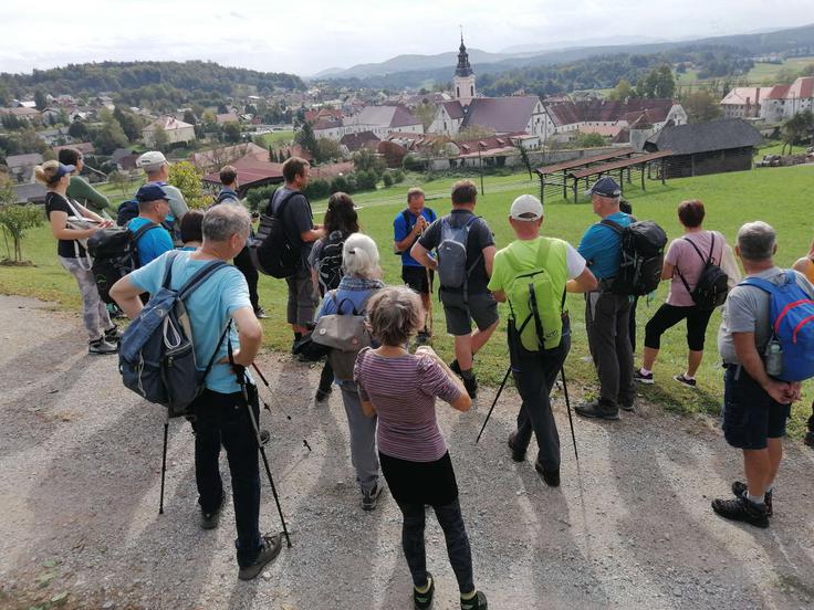 Pohodniki na vsakoletnem pohodu po Poti cistercijanov v okolici Stične. | Foto: MUZEJ KRŠČANSTVA NA SLOVENSKEM