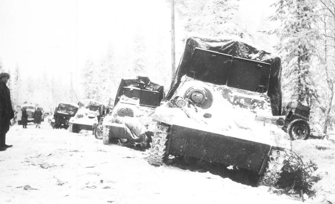 Na fotografiji iz decembra 1939 vidimo težko orožje in opremo, ki so jo za sabo pustili umikajoči se Sovjeti po porazu v eni od velikih bitk s finsko vojsko.  | Foto: Guliverimage/Vladimir Fedorenko