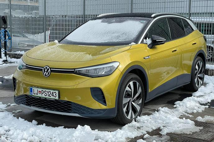 Volkswagen ID.4 | Krom zamenjujejo svetlobne linije. ID.4 je serijsko opremljen z žarometi LED spredaj in zadaj. | Foto Gregor Pavšič