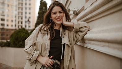 Te modele trenčkotov bomo to jesen videvali povsod