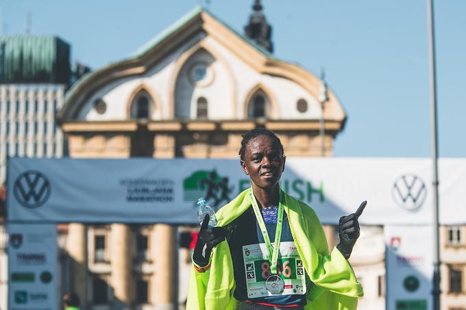 Med maratonkami je bila najhitrejša Kenijka Kwamboka Momanyi Grace (2:38:10). | Foto: Grega Valančič/Sportida