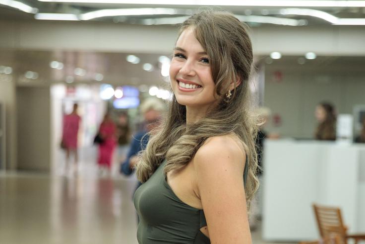 Slovenska javnost je Sašo Lešnjek spoznala, ko je bila izbrana za vlogo Sandy v slovenski različici muzikala Briljantina. | Foto: Mediaspeed