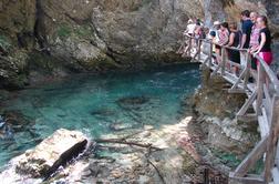 Madžarka po nesreči v Vintgarju od Slovenije zahteva pol milijona evrov