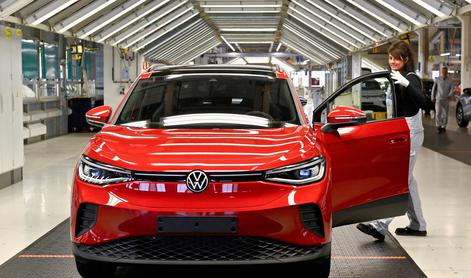 Šibko povpraševanje po električnih avtomobilih Volkswagen sili v odpuščanja