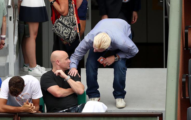 Boris Becker, nekdanji trener Novaka Đokovića, je na OP Francije prišel pozdravit Andreja Agassija. | Foto: Guliverimage/Getty Images