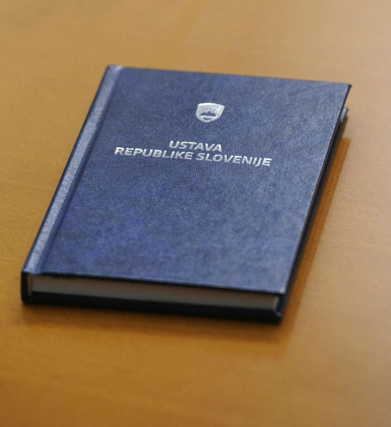 Za ustavo za prvošolčke in dijake bo ministrstvo odštelo okoli 17.000 evrov