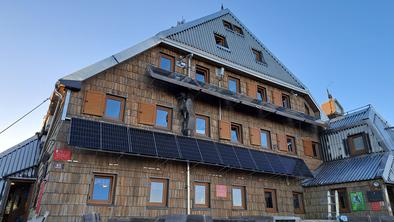 Najvišje ležeča slovenska sončna elektrarna zdaj še bolj trajnostna