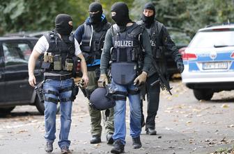 Drama: evakuirajo 20 tisoč ljudi, zaprli tudi vladne stavbe: kaj se dogaja?