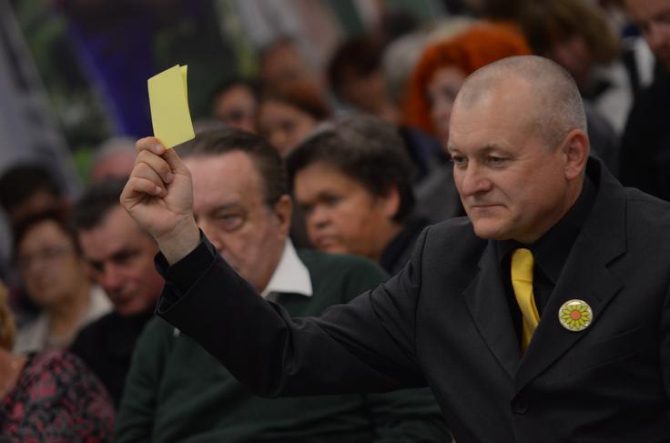 Politični prostor na desnici postaja vse bolj zasičen. Franc Kangler je v Mariboru ustanovil Novo ljudsko stranko Slovenije (NLS), novo stranko je napovedal Aleš Primc, nekdanji član SDS pa namerava ustanoviti desnoliberalno stranko.

 | Foto: Matjaž Vertuš