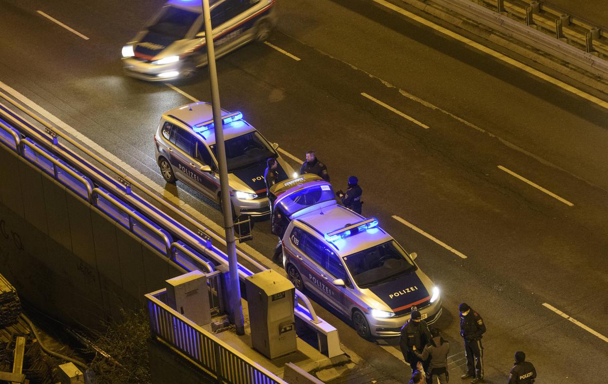 Policisti v Donaustadtu | Policisti v dunajski četrti Donaustadt. Fotografija je simbolična. | Foto Guliverimage
