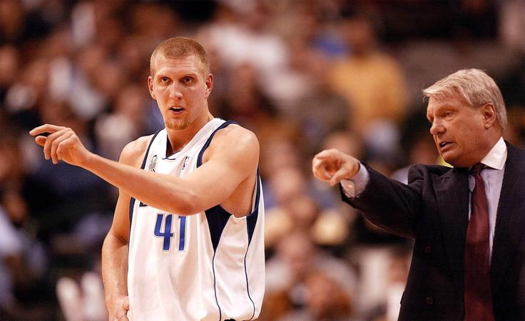 Don Nelson je bil pri Dallasu zelo navezan na Nemca Dirka Nowitzkega. | Foto: Guliverimage