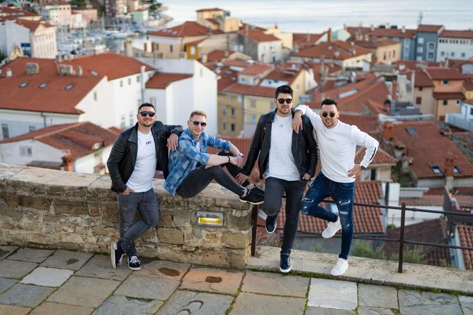 Zvita feltna, skupina Člani skupine Zvita feltna so: Blaž Gec (glavni vokal, klaviature in harmonika), Theo Čebron (vokal, kitara, bas), Žan Janežič (kitara, bas) in Matic Leban (vokal, bobni). | Foto: Luka Blatnik