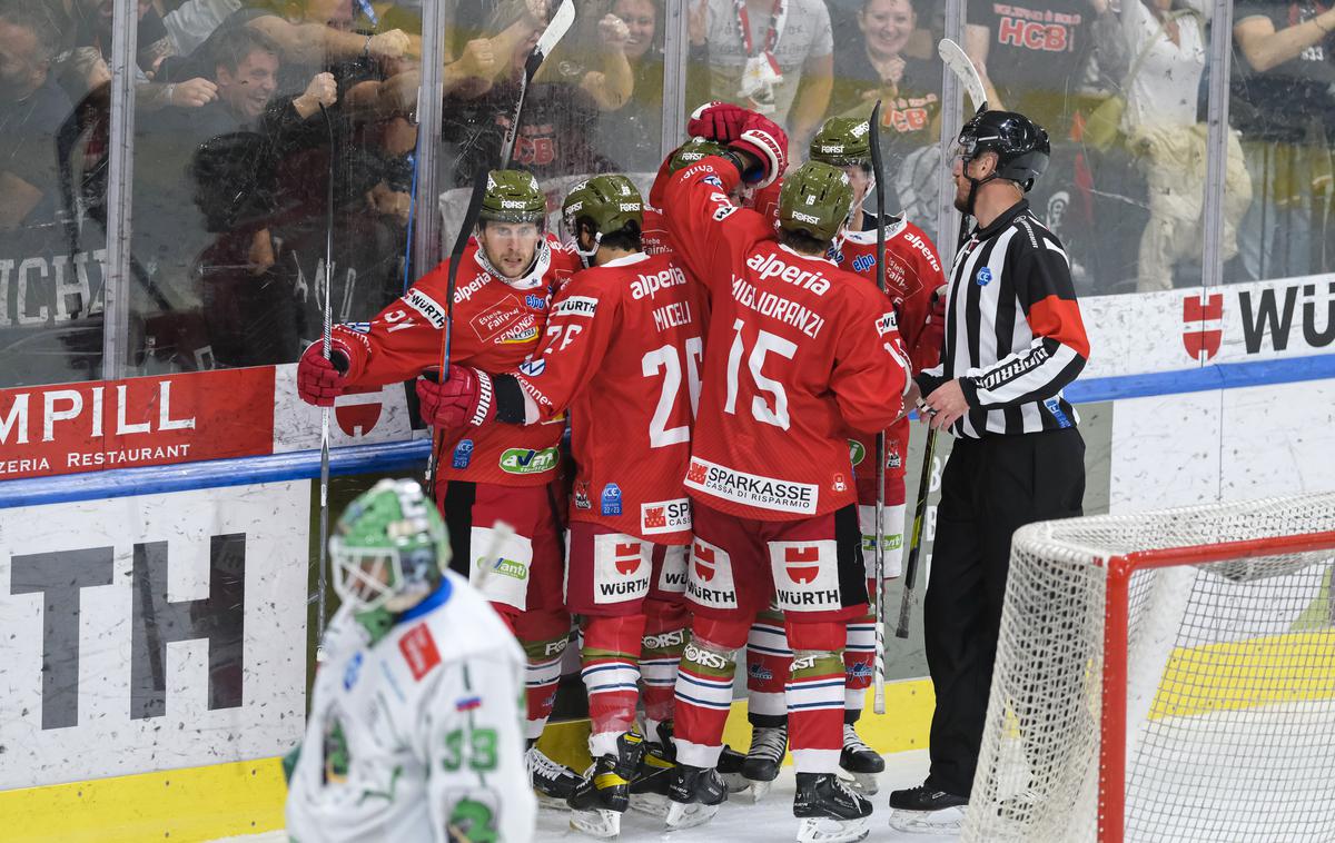 Bolzano : HK Olimpija, ICEHL | Hokejisti Olimpije so novo sezono ICEHL odprli s porazom pri Bolzanu (1:4). | Foto HCB/Vanna Antonello