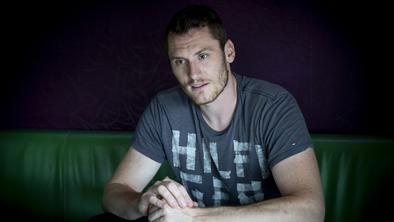 Tonček Štern v nepoznanem položaju: Delam vse, da se bom vrnil še močnejši #video