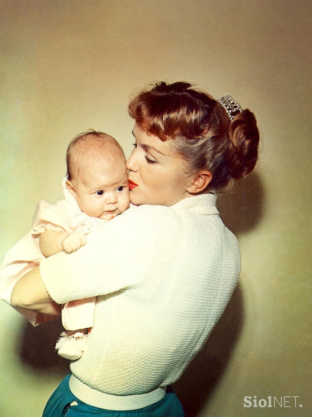 V siju žarometov: Carrie Fisher in Debbie Reynolds