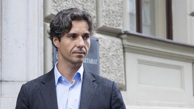 Opozicija: Mesec je pogrnil na celi črti. Minister: Moj odstop bi bil neodgovoren.