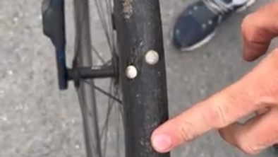 Bes kolesarjev na Touru: "Idioti, tako se lahko resno poškoduješ"