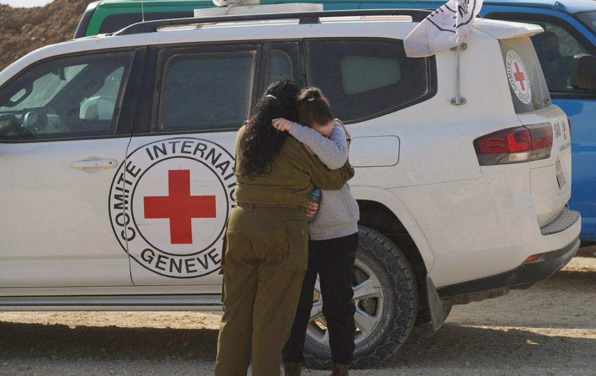 Hamas, talci | Mednarodni odbor Rdečega križa je popoldne sporočil, da so v Gazo pripeljali 15 palestinskih trupel, kar je bila verjetno v zameno za truplo izraelskega državljana, ki so ga izročili v ponedeljek zvečer.  | Foto Reuters