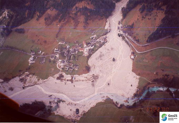 Posledice plazu Stože, ki je 17. novembra 2000 zasul naselje Log pod Mangartom. | Foto: Arhiv GeoZS