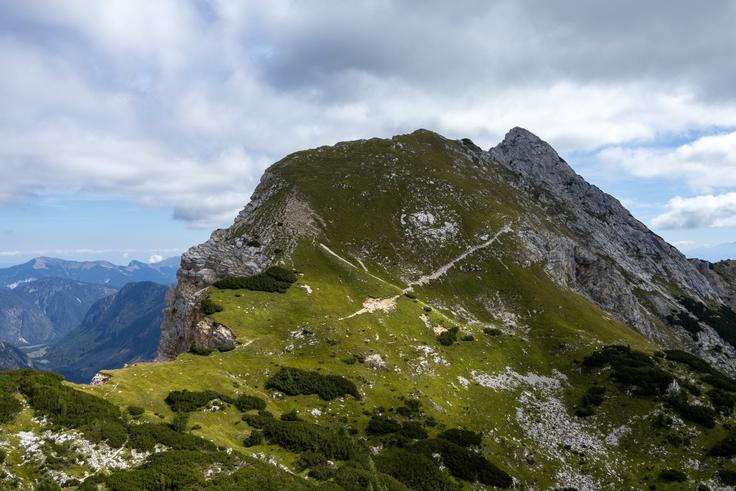 Sestopimo po nemarkirani, a manj zahtevni poti proti Malemu Draškemu vrhu. | Foto: Matej Podgoršek