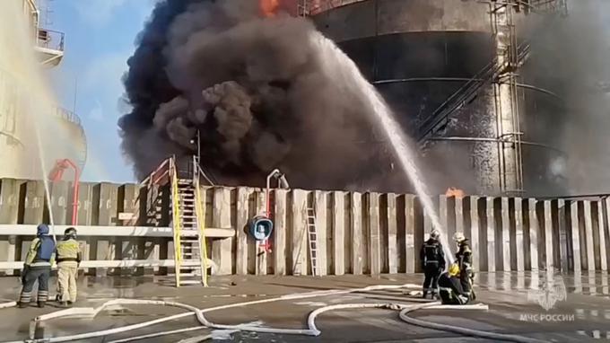 požar, skladišče nafte, Azov, regija Rostov, Rusija | Foto: Reuters