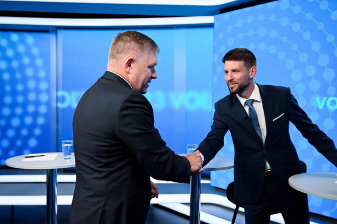 Robert Fico in Michal Šimečka | Robert Fico (desno) ima dobre možnosti, da spet postane slovaški premier. Njegov največji tekmec je Michal Šimečka. | Foto Reuters