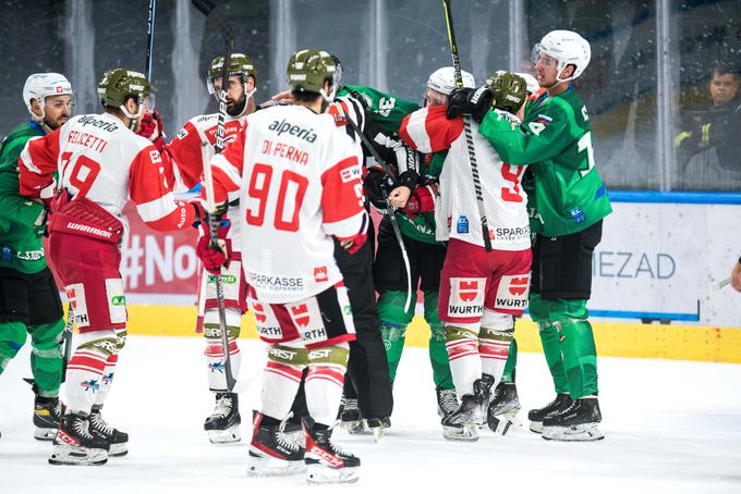 Obračun Olimpije in Bolzana si je ogledalo manj kot 900 gledalcev. "Ni prave športne kulture, da bi ljudje podpirali klub." | Foto: HK Olimpija/Domen Jančič