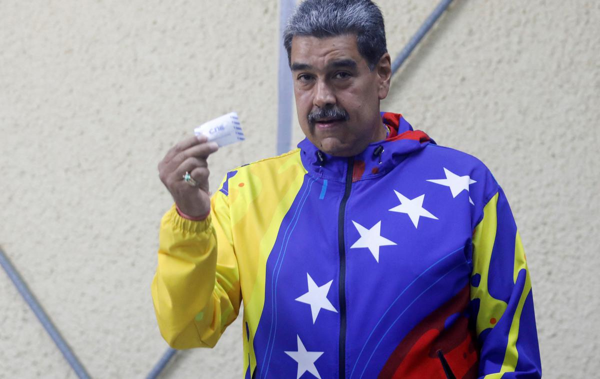 Nicolas Maduro | Vladavino Nicolasa Madura so zaznamovali vsesplošna kriza ob propadanju državne naftne industrije, porast revščine in avtoritarnosti, ameriške sankcije ter množični beg prebivalcev iz države. Da bi se obdržal na oblasti, se je zatekal k vse bolj avtoritarnim prijemom. | Foto Reuters