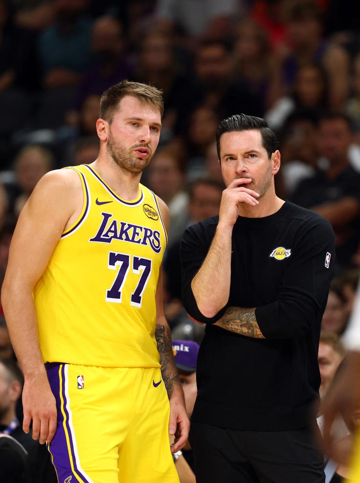 Los Angeles Lakers so po samo eni sezoni ponudili podaljšanje pogodbe trenerju JJ Redicku.  | Foto: Reuters