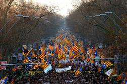 V Barceloni množični protest zaradi sojenja nekdanjim katalonskim voditeljem