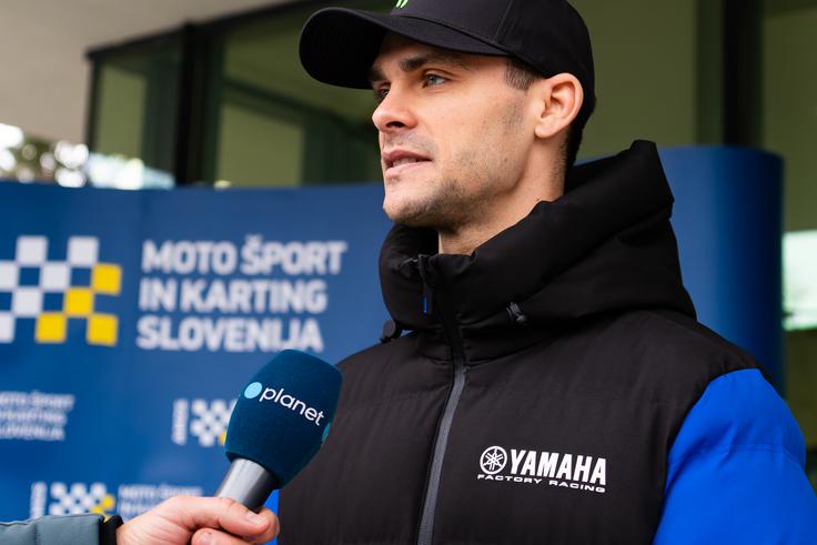 Tim Gajser je bil navdušen, koliko slovenskih navijačev je bilo že na pripravljalni dirki v Mantovi. Kako bo šele na peti dirki svetovnega prvenstva v Pietramurati 19. aprila. VN Trentina vsako leto velja za slovensko veliko nagrado. | Foto: Damjan Končar/AMZS