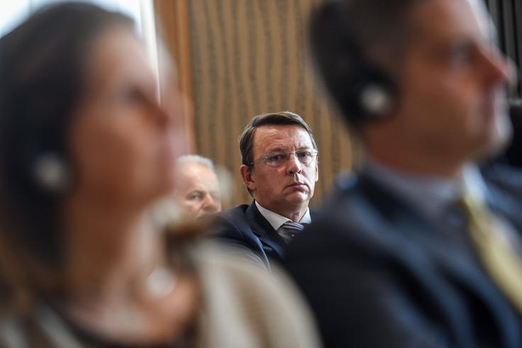 Brez položaja v nadzornem svetu Lona bi lahko ostal tudi Anton Rop. | Foto: STA ,