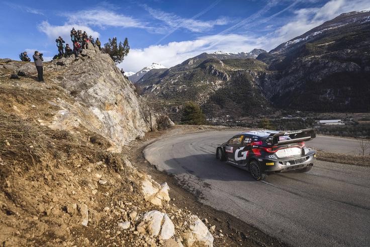 Sebastien Ogier ima po sobotnem delu dirker 3,3 sekunde zaostanka za Neuvillom. | Foto: Guliverimage