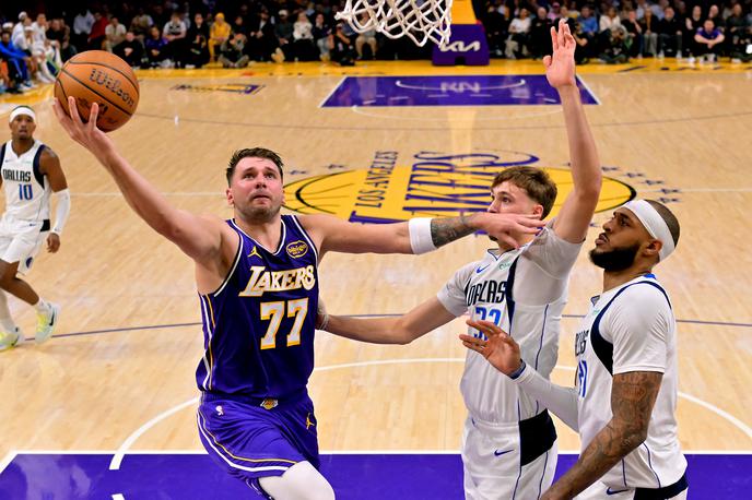 Los Angeles Lakers : Dallas Mavericks, Luka Dončić | Luka Dončić je z Lakersi ugnal Dallas Mavericks. | Foto Reuters