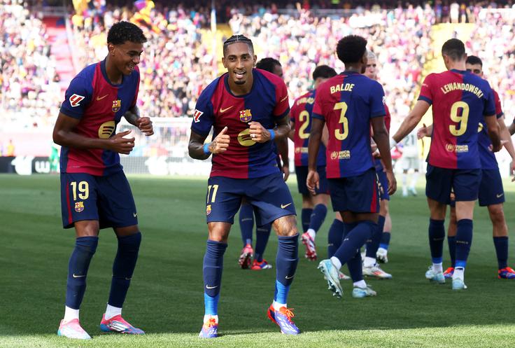 Raphinha je blestel ob visoki zmagi Barcelone. | Foto: Reuters