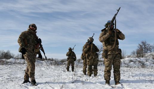 Rusija stopnjuje napade, usoda vojne znova v rokah pogajalcev